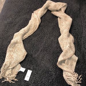 NWT RUFFLED CREAM WINTER SCARF